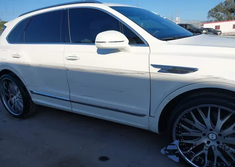 2021 Bentley Bentayga V8 из США, поврежденный, VIN SJAAM2ZV6MC035120